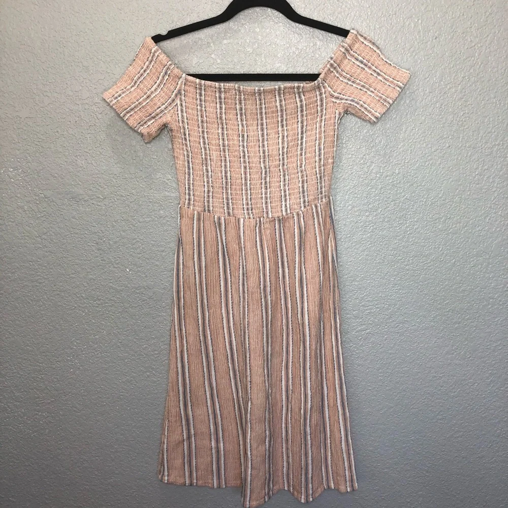 Roxy Pretty Lovers Off The Shoulder Smocked Top Midi Dress - Picture 3 of 9